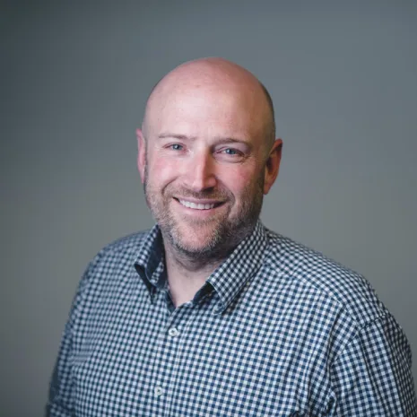 Head and shoulders photo of andrew barnett.